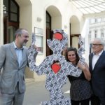 Am 31. Mai 2017 beteiligte sich Kunst- und Kulturminister Thomas Drozda (l.) an der Aktion "Hunger auf Kunst und Kultur". Im Bild mit dem Direktor der Volksoper Robert Meyer (r.) und der Geschäftsführerin von "Hunger auf Kunst und Kultur" Monika Wagner (m.).