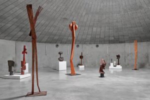 Ansicht der Ausstellung "Robert Tauber Dem Raum zugeschrieben" im Museum Liaunig 2026